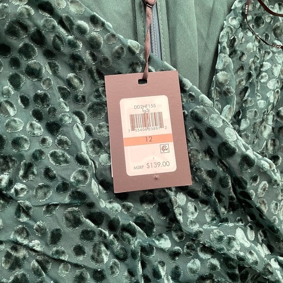 DKNY
Women's Flutter Sleeve Waist burn out Velvet Fit and Flare Dress 12 green - Picture 2 of 5